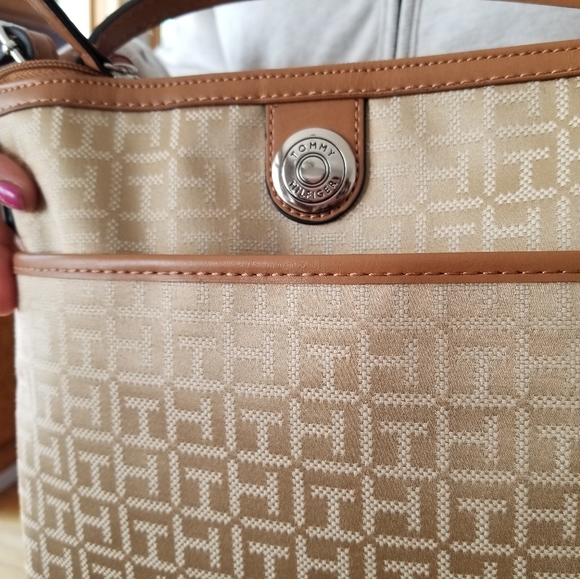 Cross Body Bag - Picture 1 of 4